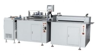 Máquina semiautomática para fabricação de caixas com estações duplas