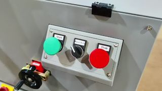 A máquina de prensagem de aplainamento e ranhura é uma máquina integrada de aplainamento e ranhura usada em hardc