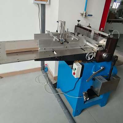 HX390A Auto Feeding Center Board Cutter para fabricação de caixas de capa dura com capacidades de corte de papelão e ligação de bordas lisas