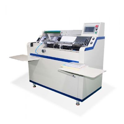 Máquina de ligação de bobinas em espiral de plástico, inserção de bobinas em linha, terminações fechadas, entrega em pilha, operação off-line ou in-line, inserção de bobinasInserção de bobinas moldadas em livros perfurados